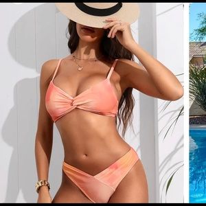 Cute twisted front bikini. Peach ombré -Size large women 12–14. New with tags